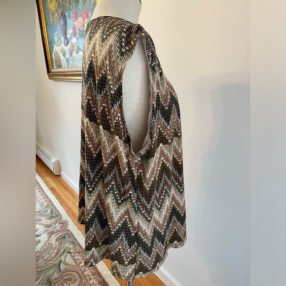 Jones Studio Pleated Patterned Tank - Picture 2 of 10
